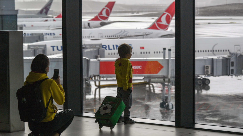 SHOT: российские туристы не смогли вылететь из Стамбула из-за подрыва танкеров