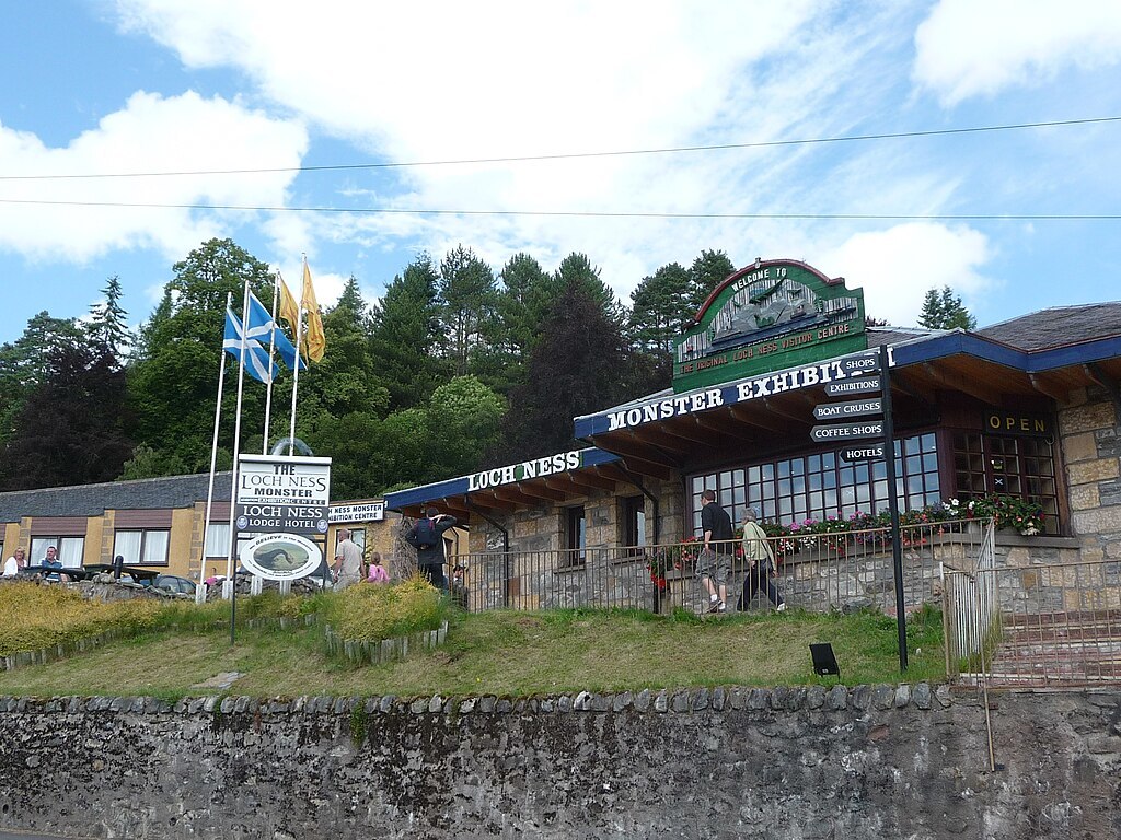 Лох-Несское чудовище: фото, история, версии