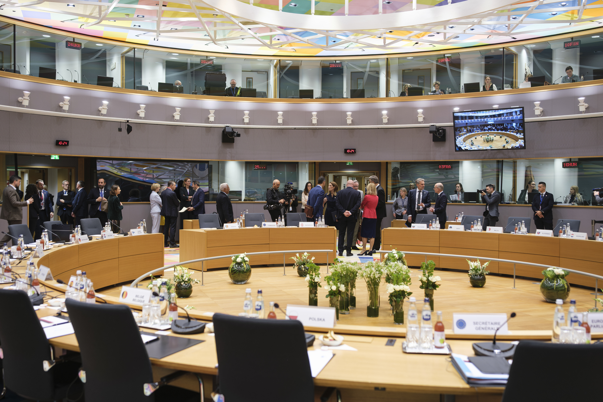 «Истерично пытается найти деньги»: какие сложности возникли у ЕС со схемой репарационного кредита для Украины