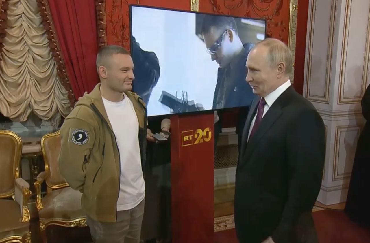 «Я приеду к тебе сам. На своих ногах»: мамы легендарных бойцов рассказали о детстве героев