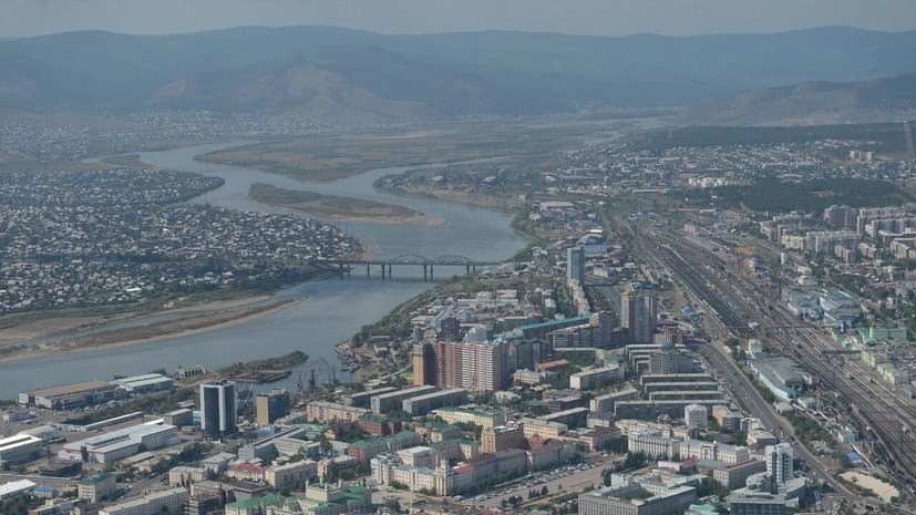 SHOT: пробка в 85 км образовалась на трассе около озера Байкал в Бурятии