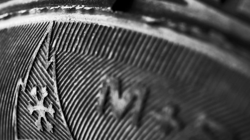 Автоэксперт Ладушкин назвал признаки износа зимних шин