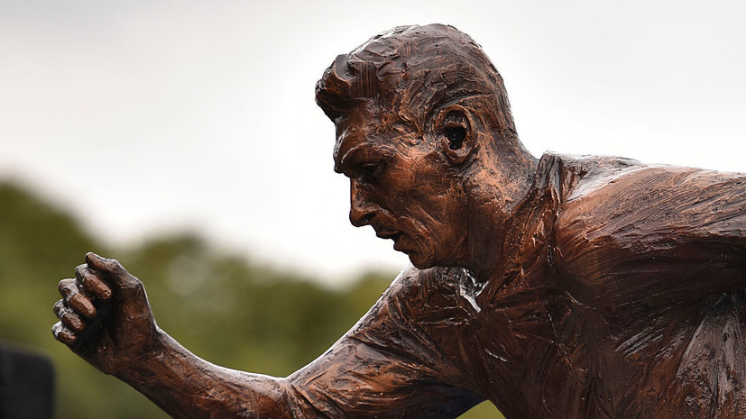 Вандалы испортили статую Месси в Аргентине