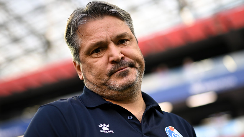 Уроки мимики и жестов, контакты с предметами мебели и аналитика на века: как Евсеев превратился в тренера-мем