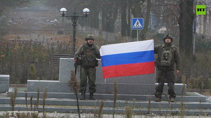 Бойцы ВС России развернули триколор в центре освобождённого Красноармейска