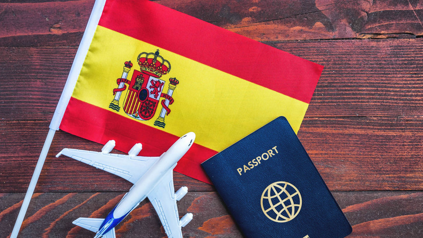 Эксперт Максимов: Испания стала требовать с россиян визу даже для транзита