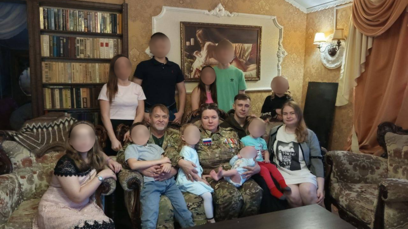 «Дети меня защищают, и я обязана заботиться о них»: как многодетная мать из Свердловской области стала волонтёром СВО