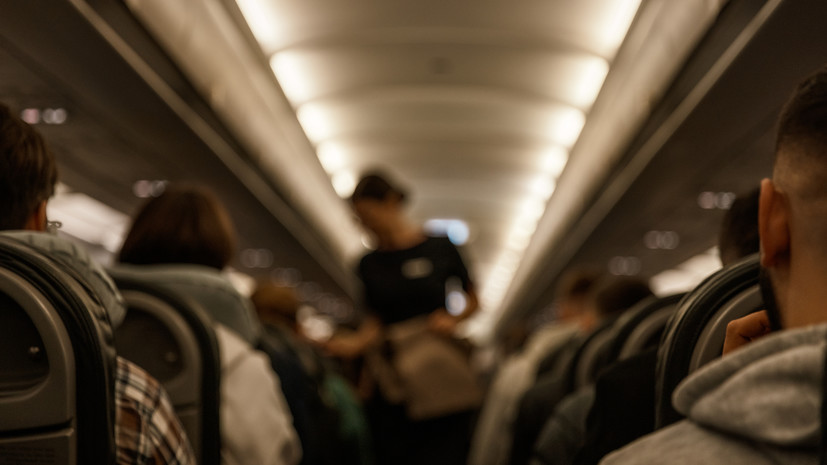 Baza: летевший из Стамбула в Актобе самолёт с россиянами приземлился в степи