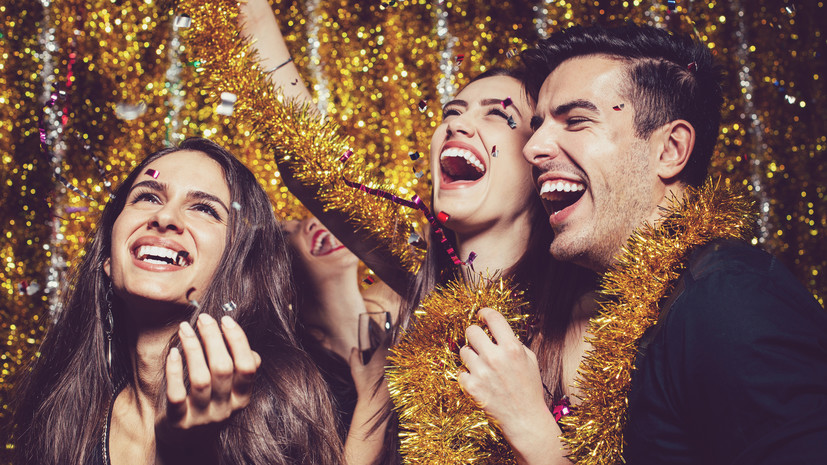 Стилист Лисовец посоветовал ориентироваться на интуицию при выборе наряда на Новый год