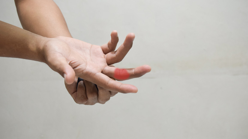 Ортопед Зохиров назвал опасным повреждение связок пальца