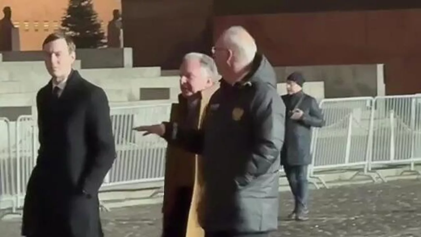 Люди раскупили куртку, в которой Дмитриев гулял с делегацией США