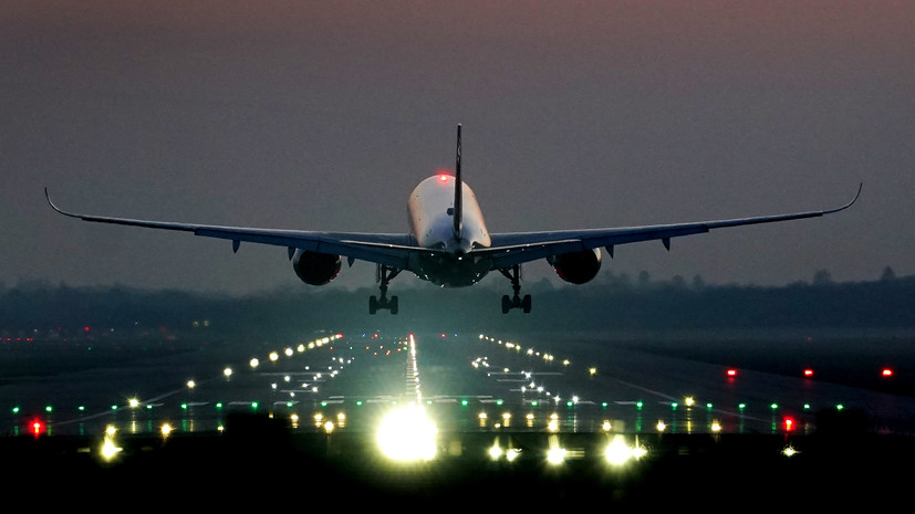 Самолёт, экстренно вернувшийся в аэропорт Домодедово, благополучно приземлился