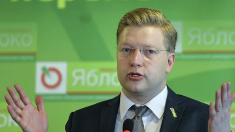 Главу «Яблока» Рыбакова оштрафовали за пост о Навальном