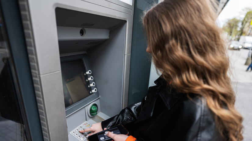 Юрист Пашин: лимиты на снятие наличных в банкоматах устанавливают банки