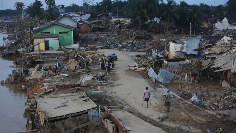 Число погибших от наводнений и оползней в Индонезии выросло до 837