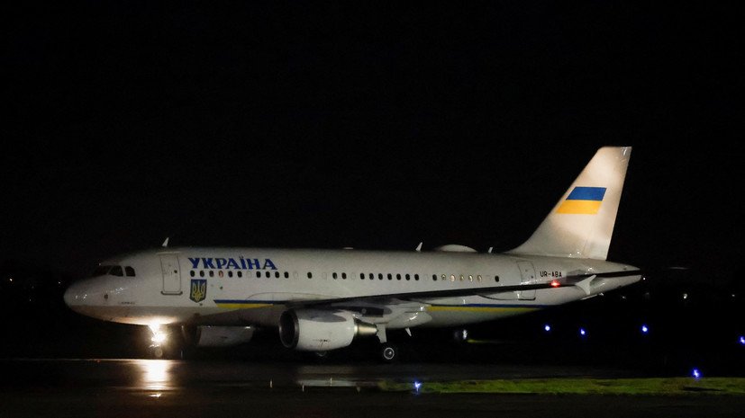 В Киеве подтвердили появление неизвестных дронов у самолёта Зеленского