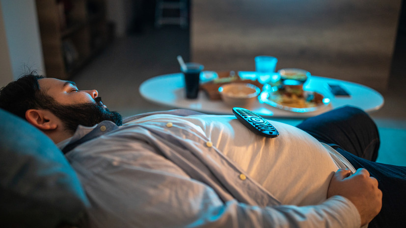 Гастроэнтеролог Гостроус посоветовала не лежать после еды