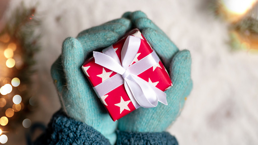 Специалист по этикету: не стоит дарить слишком личные вещи в рамках игры «Тайный Санта»