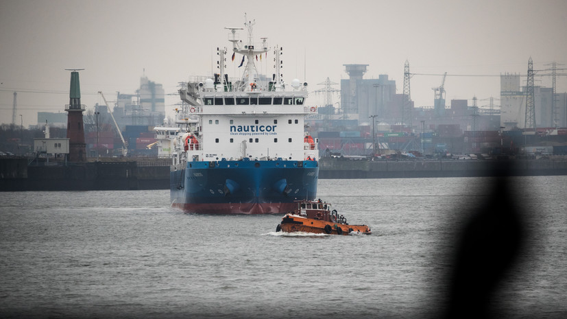 Эвакуацию экипажа атакованного у берегов Болгарии танкера приостановили