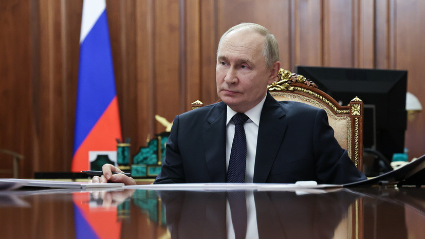 Путин повысил на 50% оклады гражданским служащим военных судов за рубежом