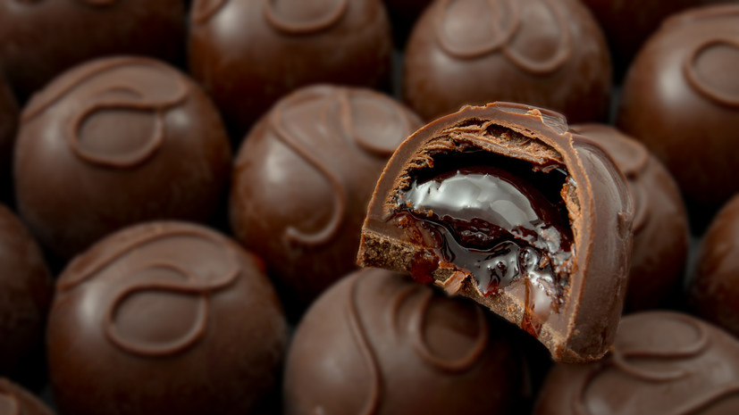 Россиян предупредили об опасности популярных конфет с алкоголем для школьников