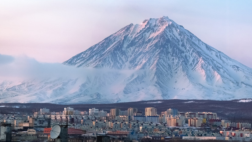 Городские службы Петропавловска-Камчатского ликвидируют последствия циклона