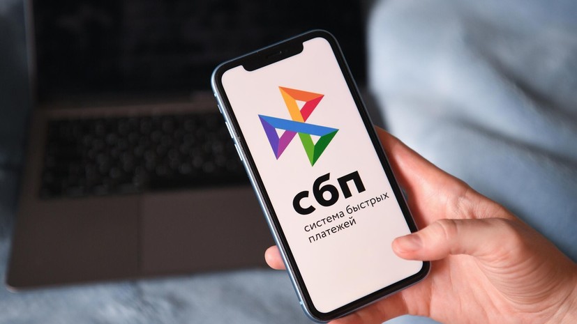 Юрист предупредил о рисках блокировки карт при денежных переводах на Новый год