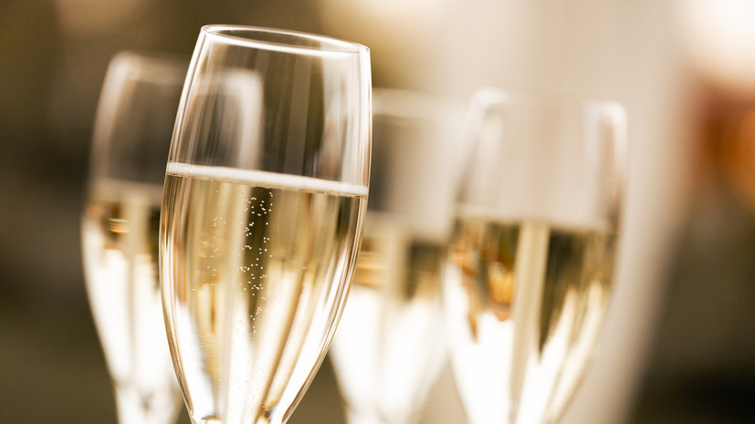 Агроэксперт Березнюк объяснил, как нужно выбирать качественное шампанское
