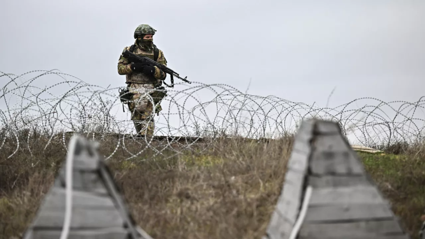 Медведев: в воинские части прибыли более 400 тысяч контрактников