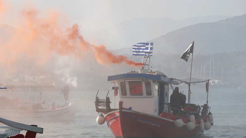 ERT: протестующие фермеры и рыбаки заблокировали порт в Греции