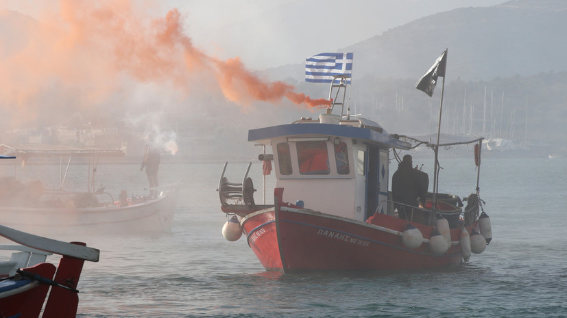 ERT: протестующие фермеры и рыбаки заблокировали порт в Греции