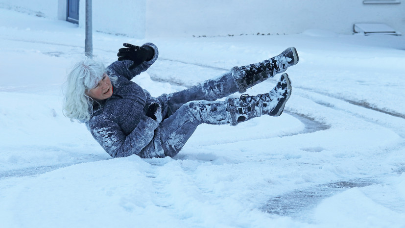 Невролог Демьяновская посоветовала не игнорировать боль после падения в гололёд