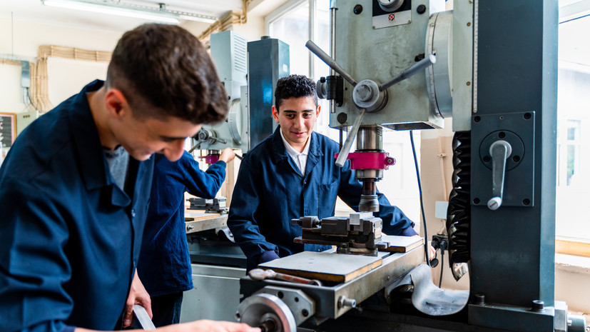 Специалист Тихонов: молодёжь активно интересуется рабочими профессиями