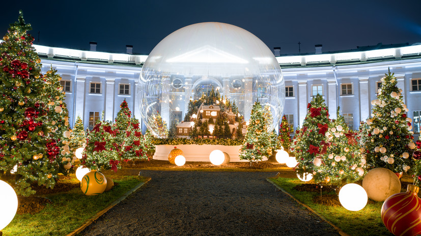 В Москве начали украшать поликлиники к Новому году