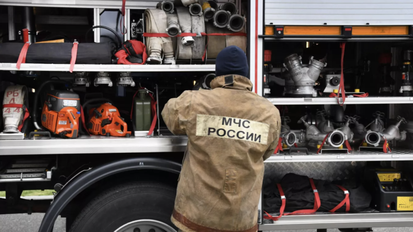 Открытое горение в здании рынка в Петербурге ликвидировано