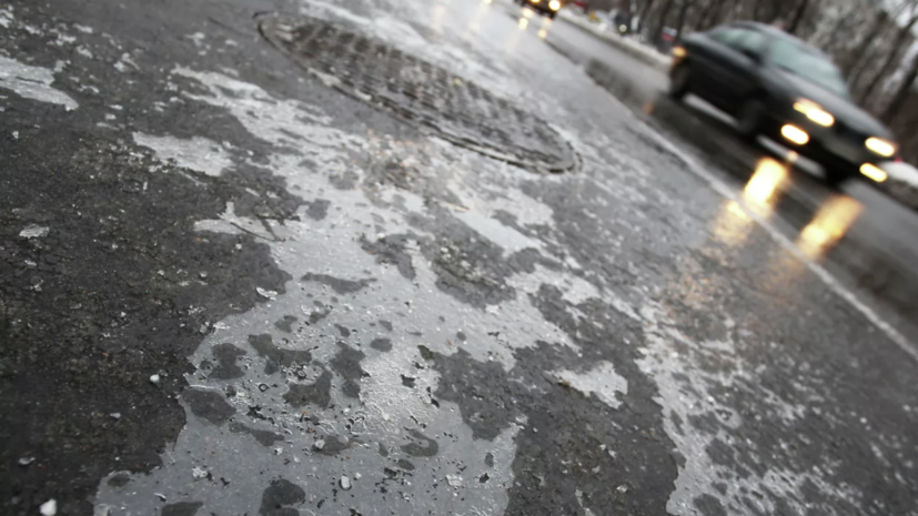 Автоэксперт Попов разъяснил, как вести себя на дороге в гололедицу