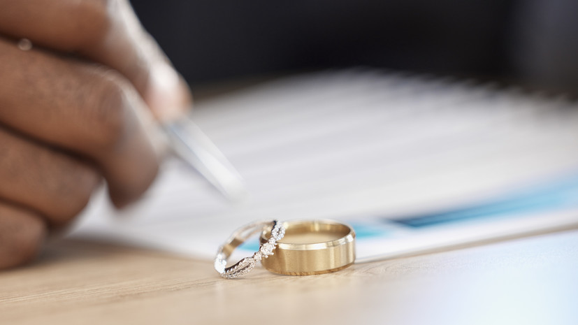 Адвокат объяснил, что можно и что нельзя включать в брачный договор