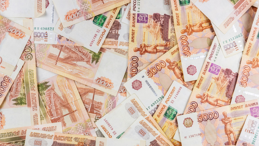 Правительство России направит более 9,6 млрд рублей на зарплату врачей