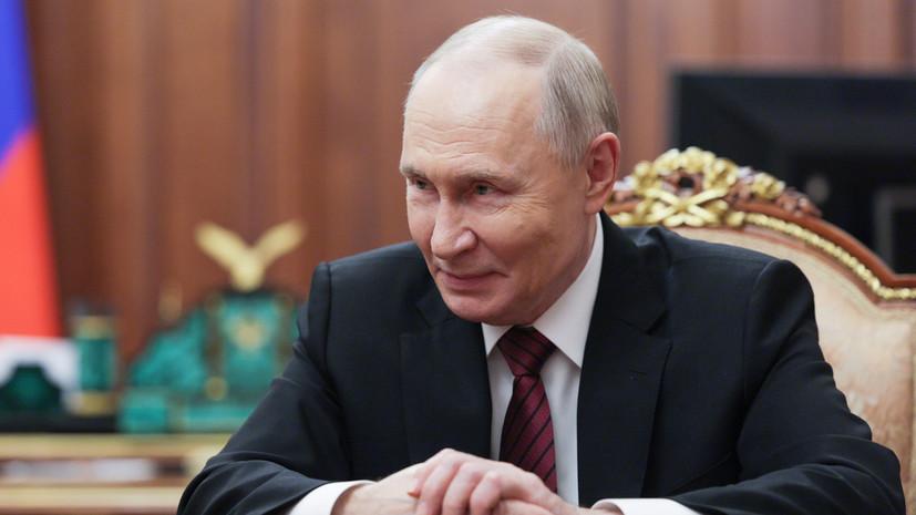 Путин прилетел в Ашхабад