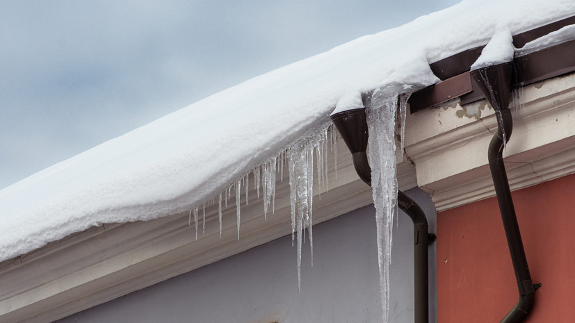Юрист Лисина рассказала, как взыскать ущерб в случае падения сосульки на машину