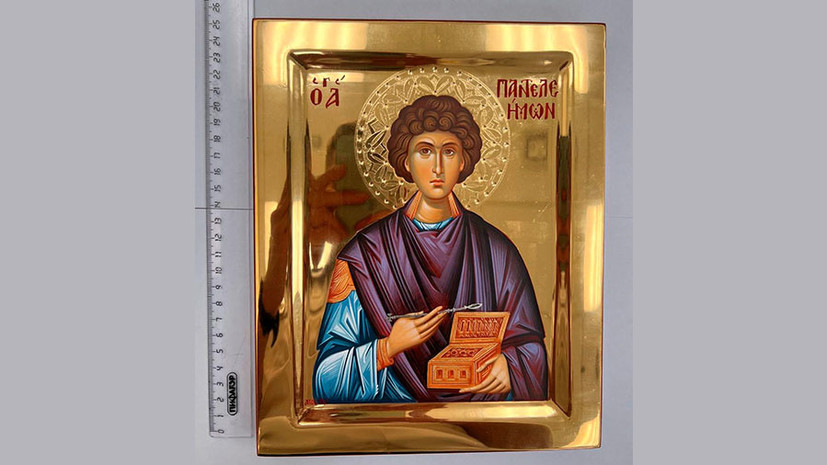 Иностранца с иконами на 1,3 млн рублей остановили таможенники в Шереметьево