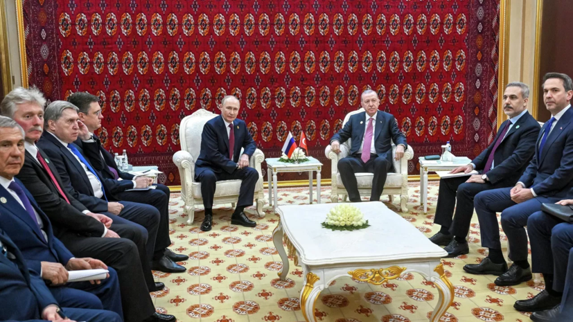 Путин и Эрдоган беседуют тет-а-тет после завершения встречи с участием делегаций