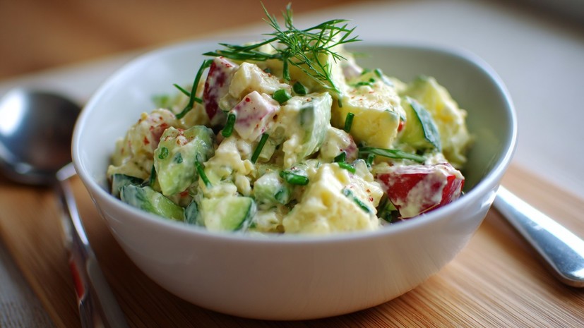 Диетолог Денисенко: оливье можно сделать менее калорийным с лёгкой заправкой