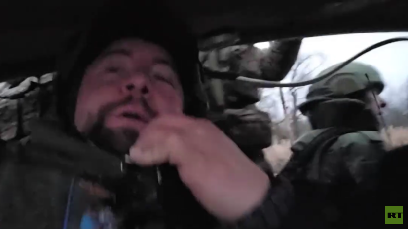 Военкор RT Полянский показал опаснейшую дорогу на Красноармейск