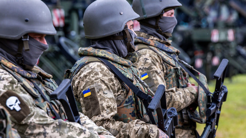 РИА Новости: боевики ВСУ в касках со свастикой пугали жителей Красноармейска