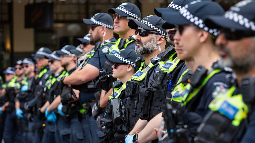 Полиция задержала двоих подозреваемых в стрельбе на пляже в Австралии