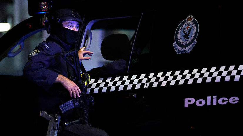 Прохожий отобрал оружие у одного из стрелявших на пляже в Сиднее