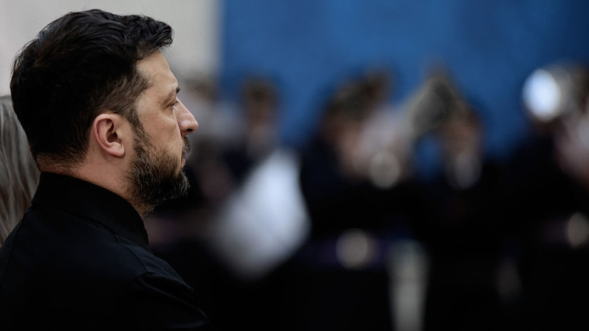 Зеленский заявил, что не держится за кресло президента Украины