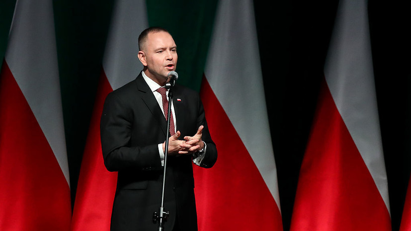 Президента Польши встретили в аэропорту Риги на грязной машине