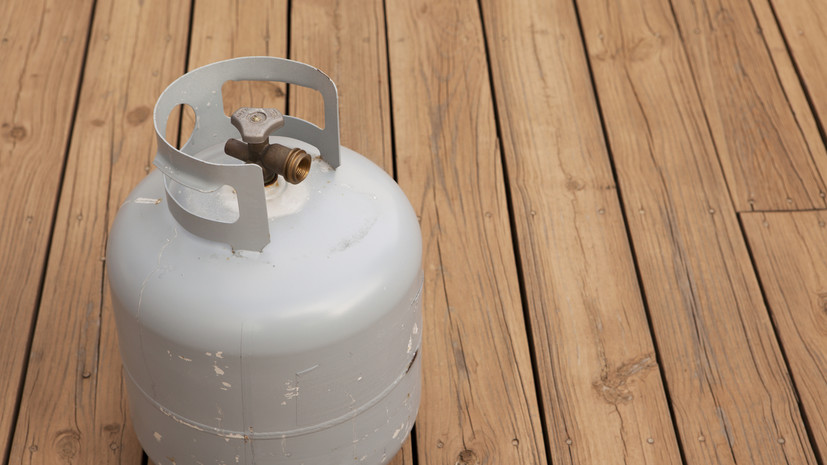 Газовый баллон взорвался в автомобиле в Якутии, двое пострадали